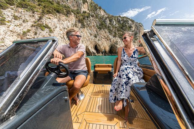 Magonis Wave e-550 at sea